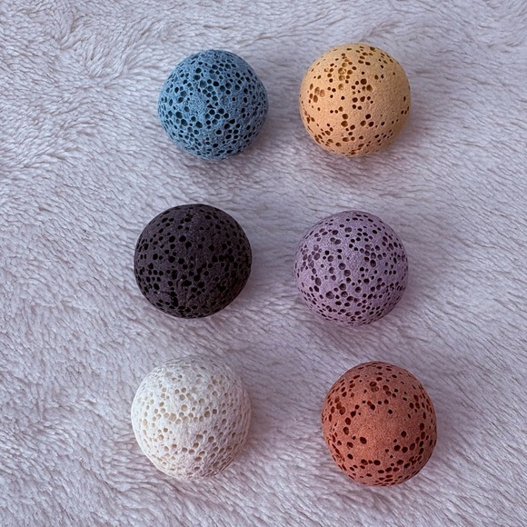 Infuseu Silver Floral Aromatherapy Essential Oil Diffuser Necklace 7 Lava Stones - Picture 3 of 9